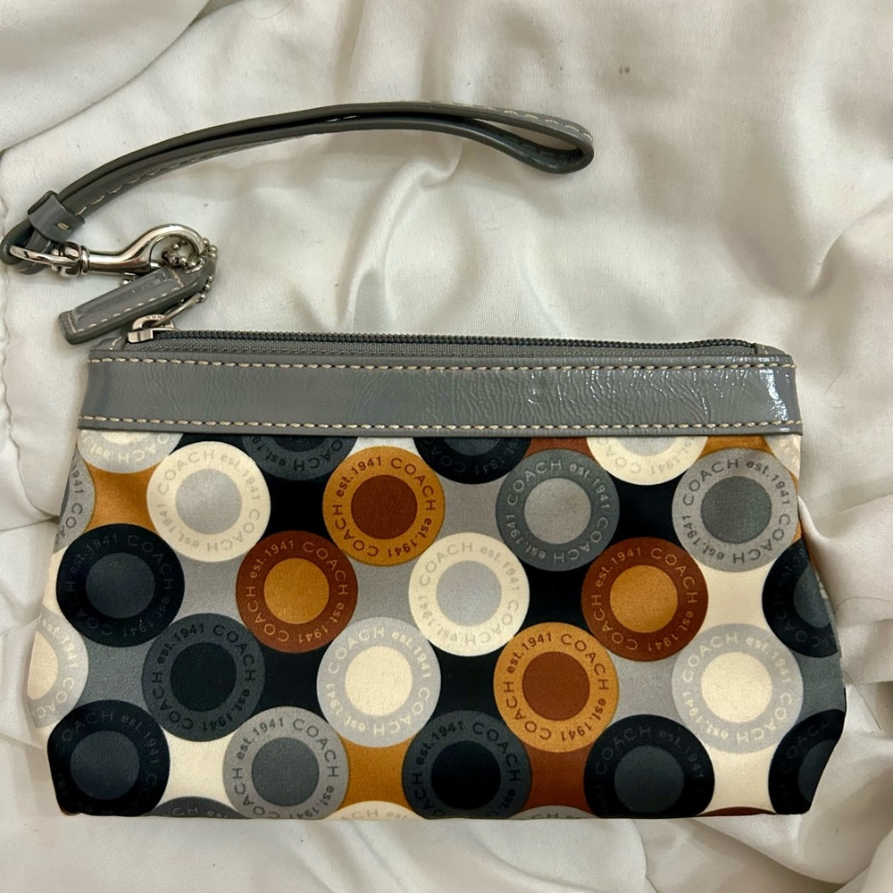 Coach Gray And Brown Circle Pattern Wristlet - image 5
